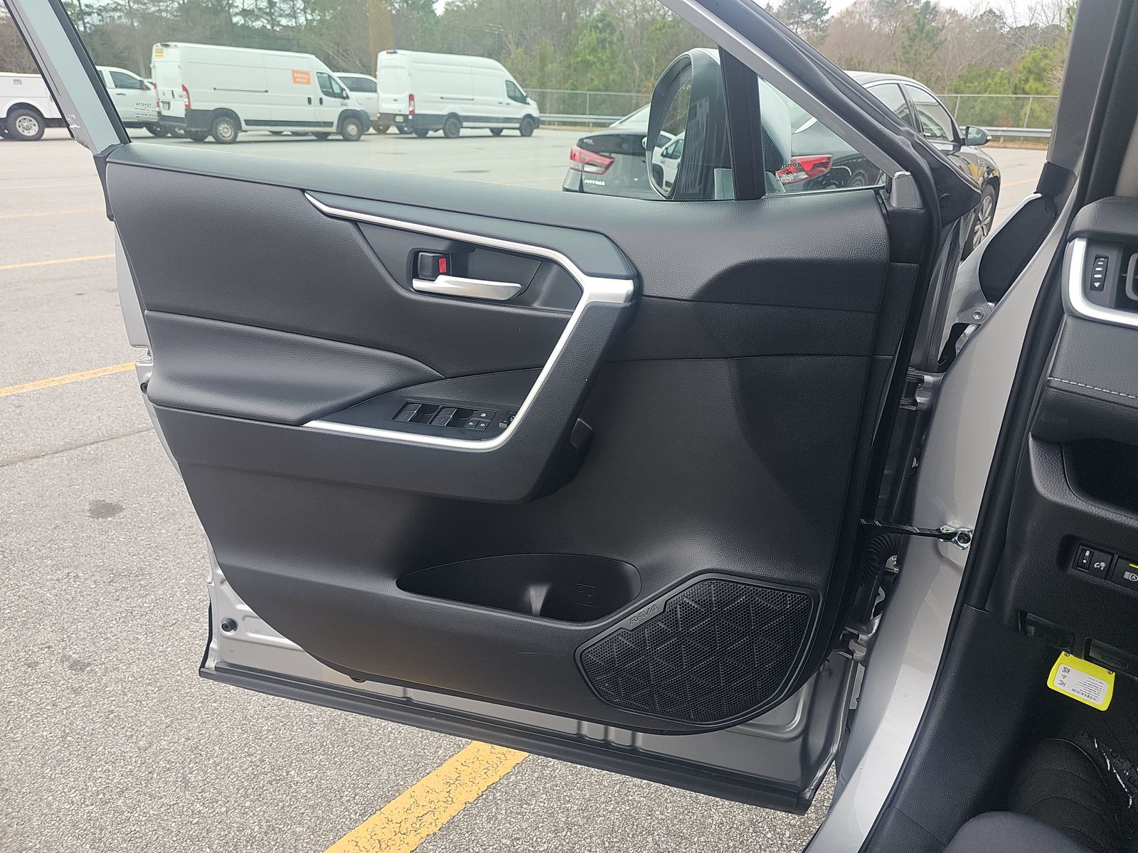 2025 Toyota RAV4 XLE FWD