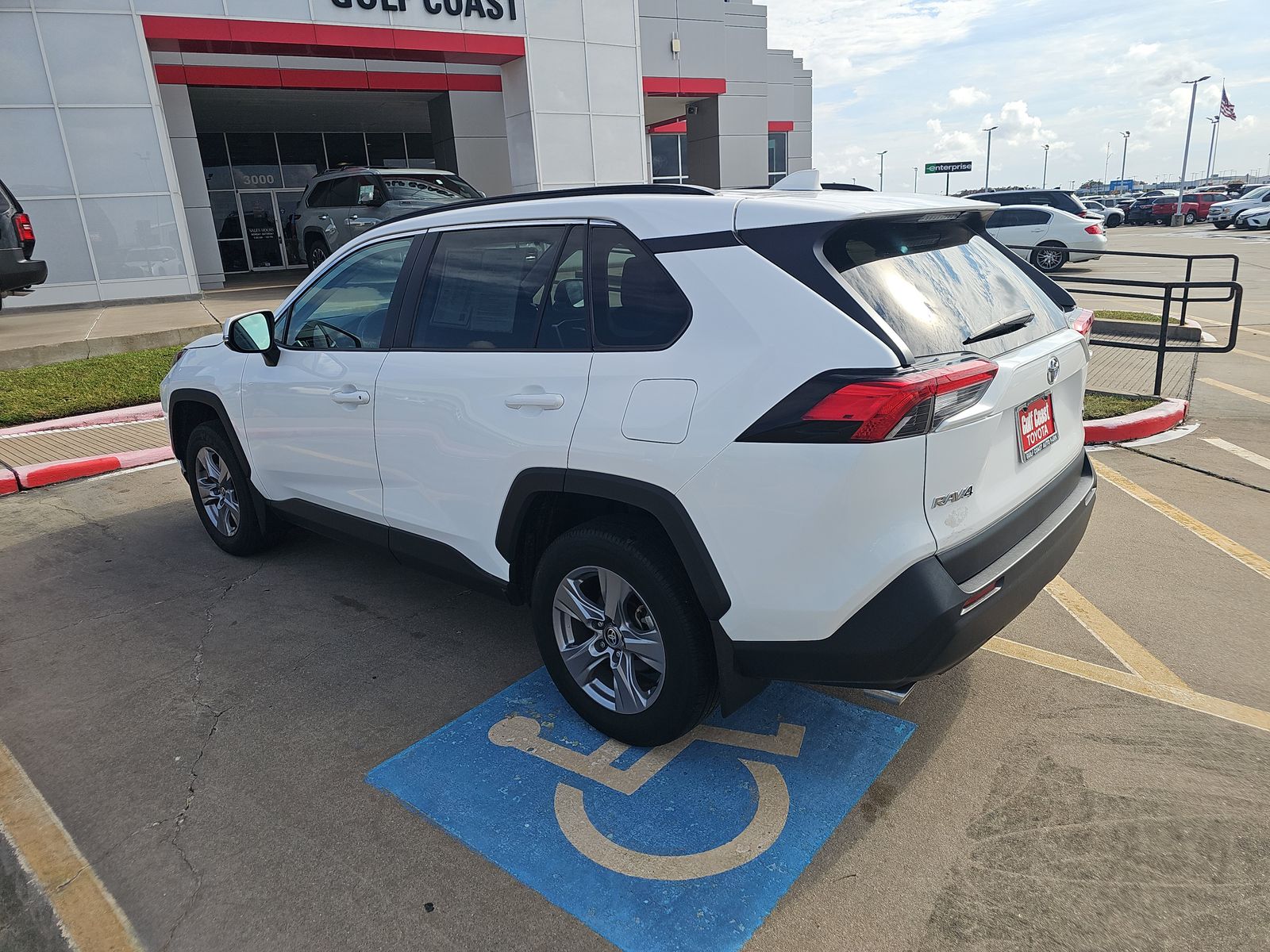 2024 Toyota RAV4 XLE FWD