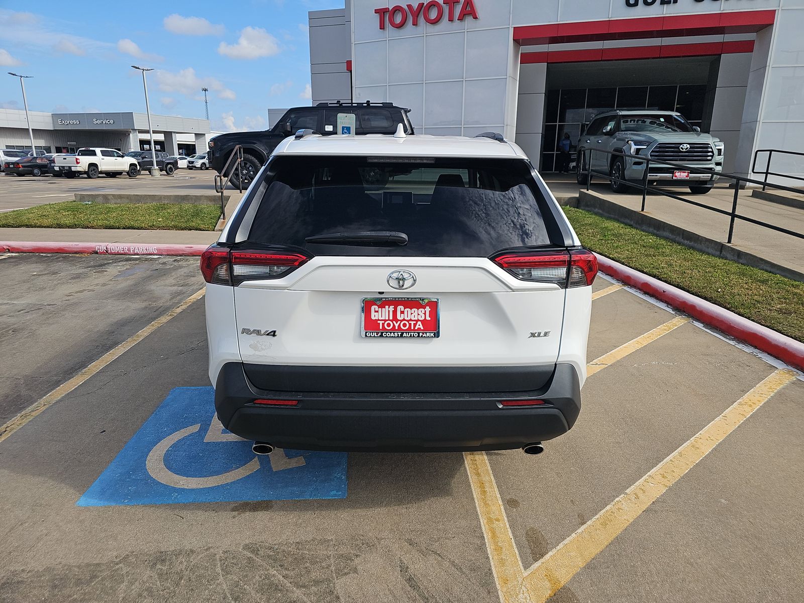 2024 Toyota RAV4 XLE FWD