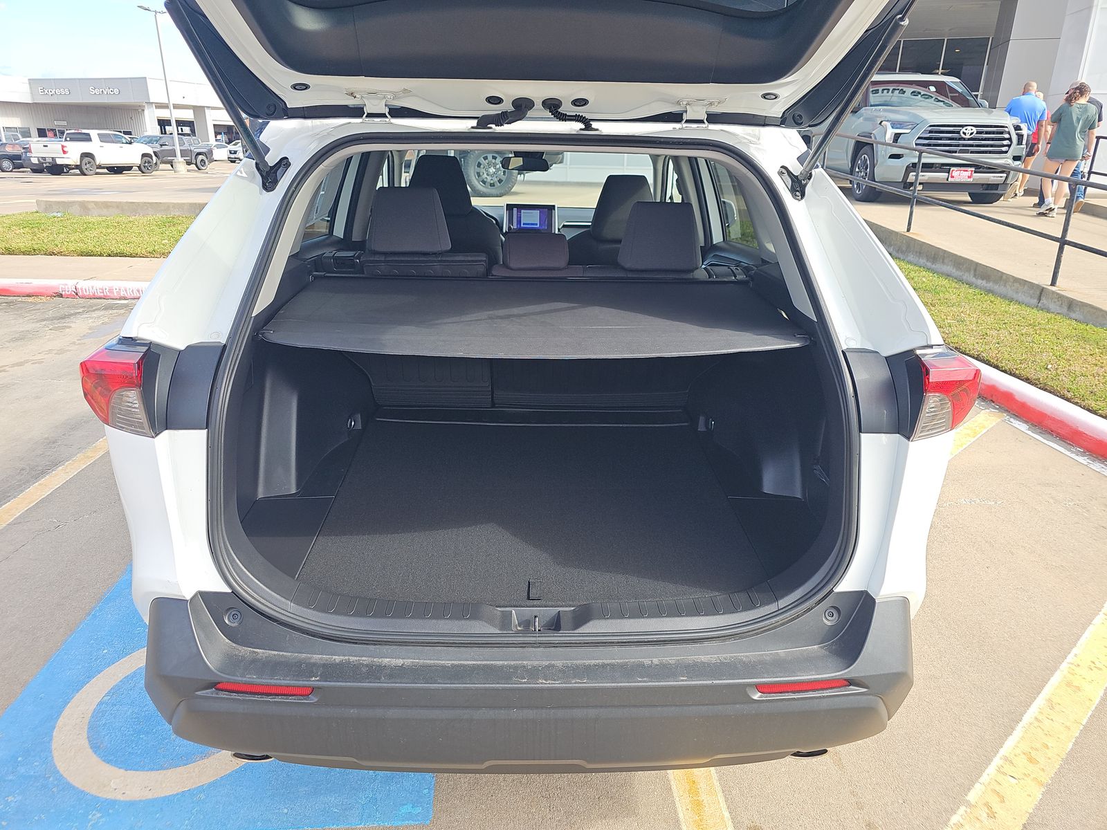 2024 Toyota RAV4 XLE FWD