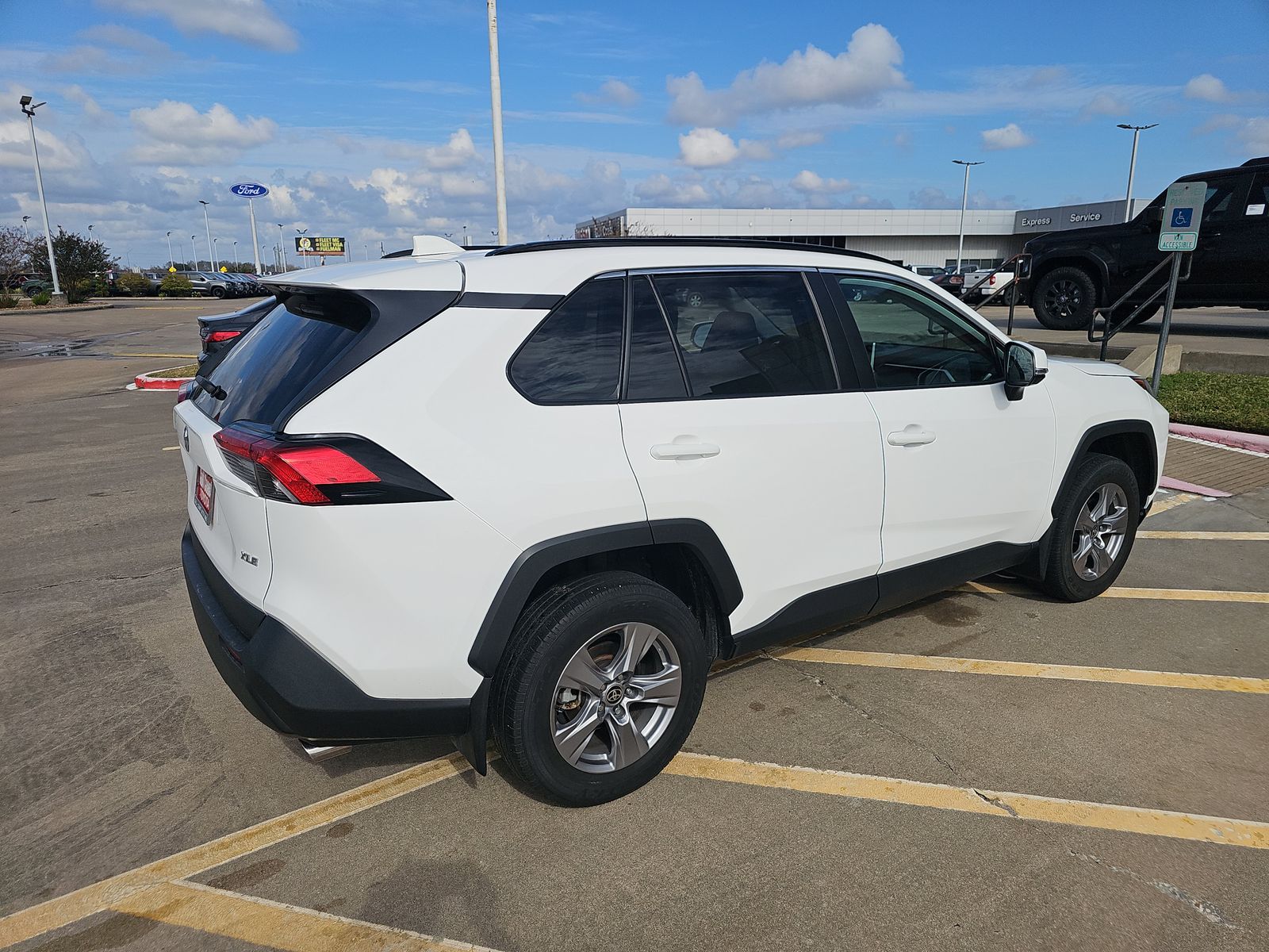2024 Toyota RAV4 XLE FWD