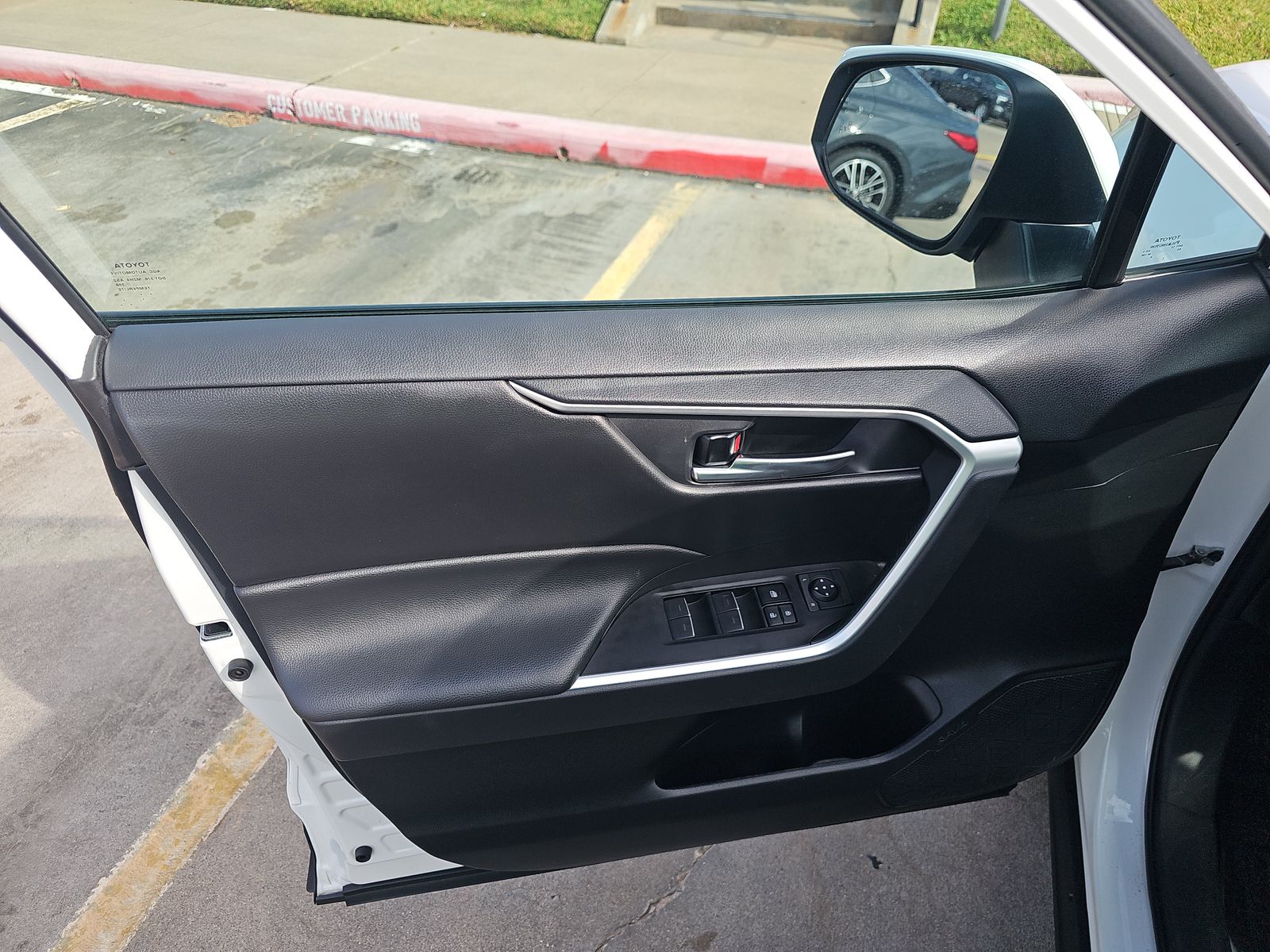 2024 Toyota RAV4 XLE FWD