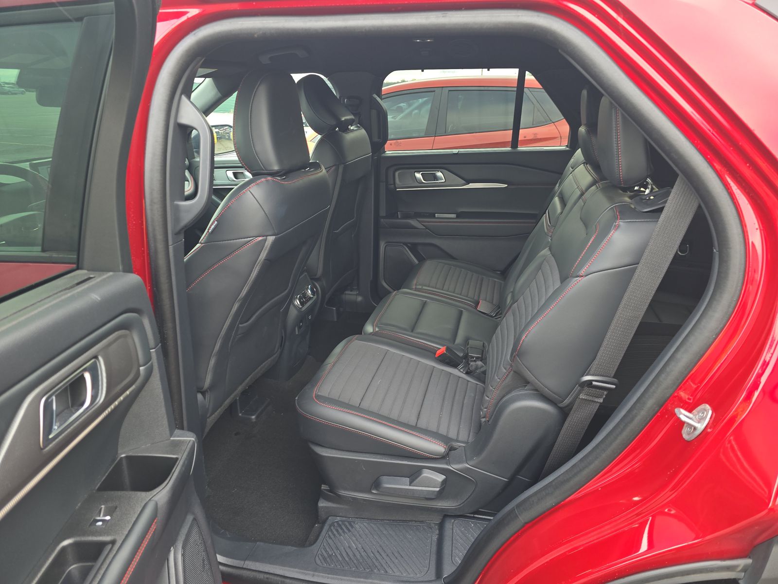 2025 Ford Explorer ST-Line AWD