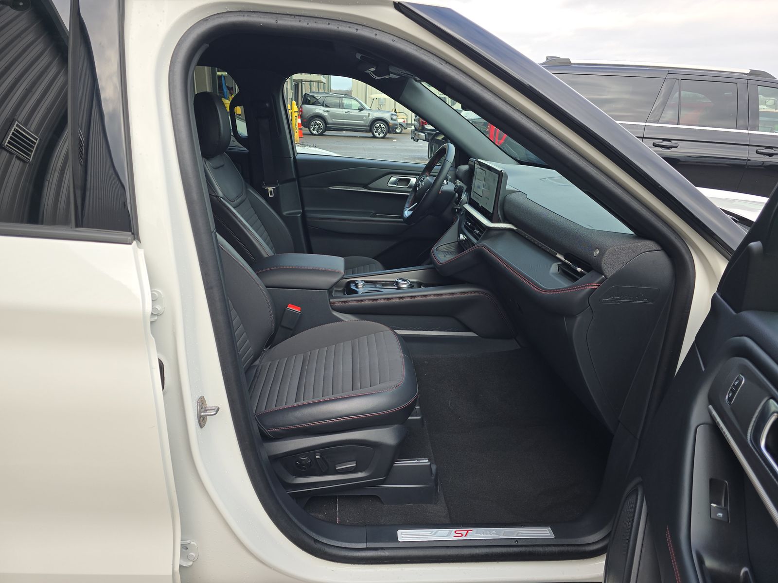 2025 Ford Explorer ST-Line AWD