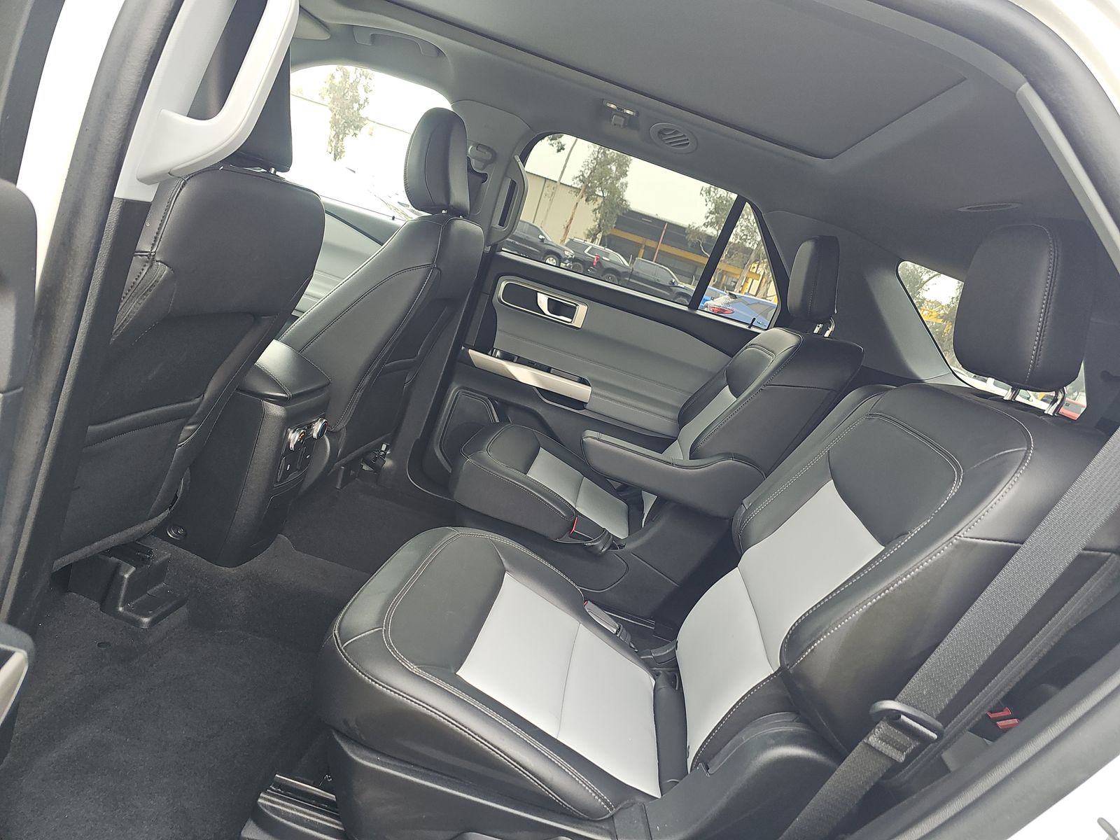 2023 Ford Explorer XLT AWD