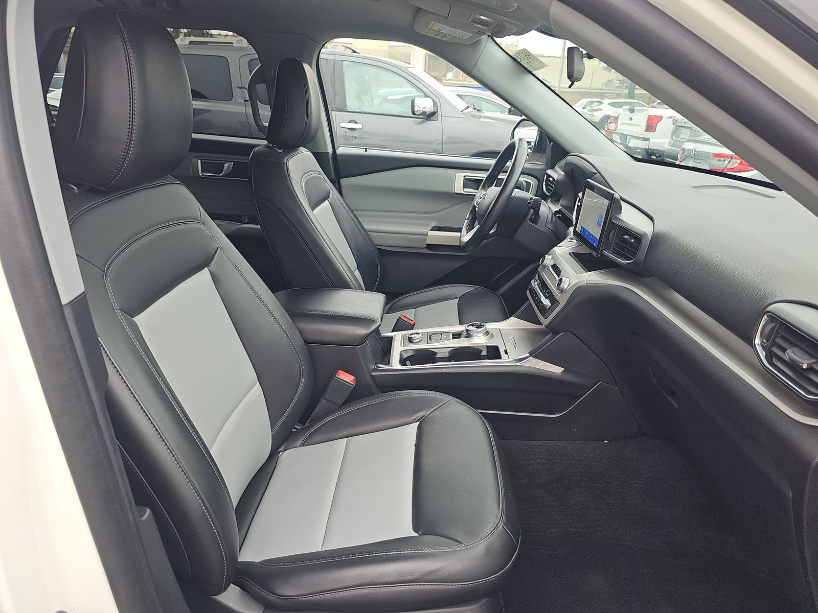 2023 Ford Explorer XLT AWD