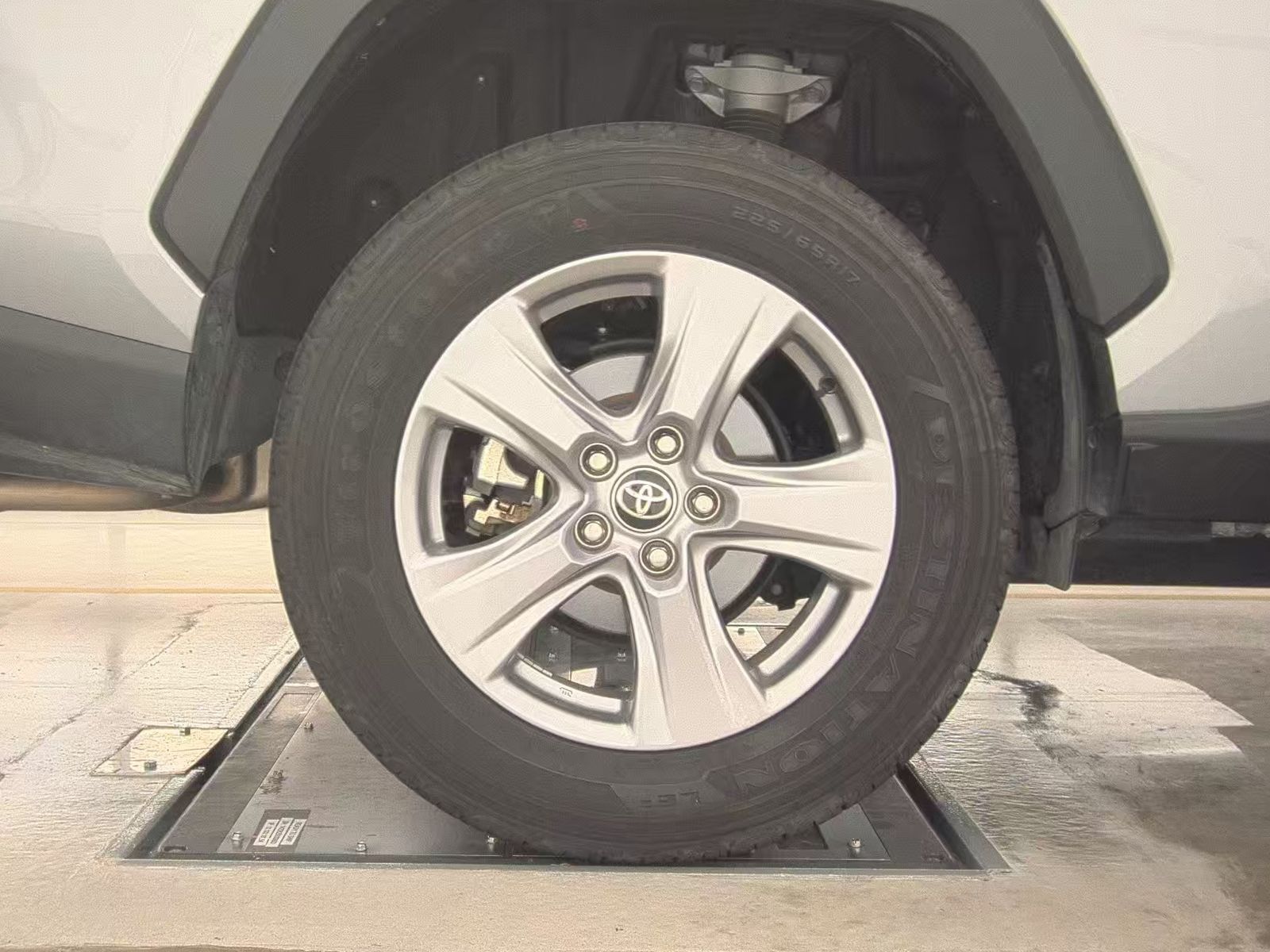 2025 Toyota RAV4 XLE FWD