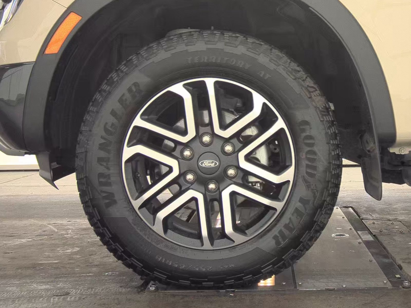 2025 Ford Ranger LARIAT AWD