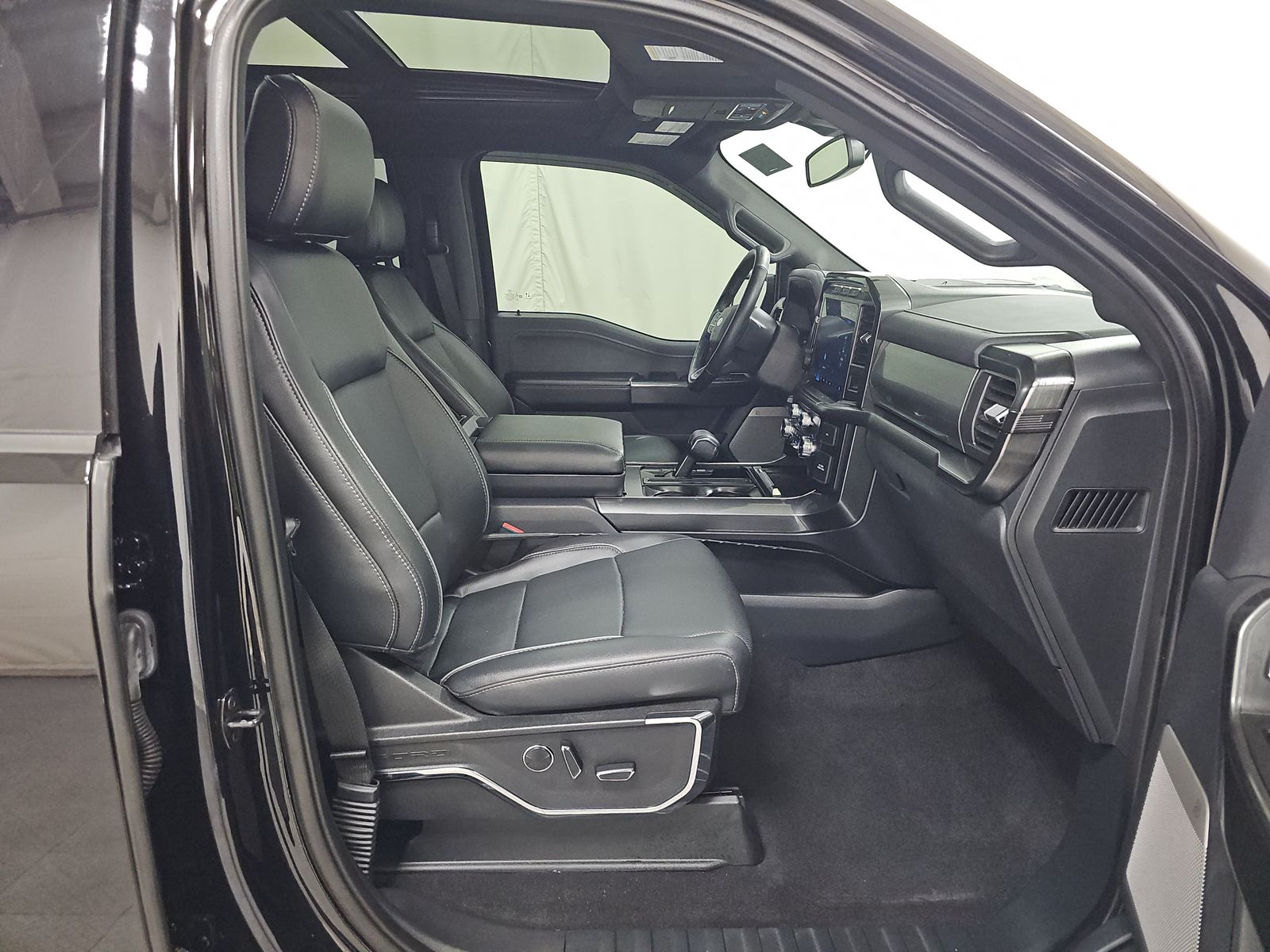 2023 Ford F-150 Lariat AWD