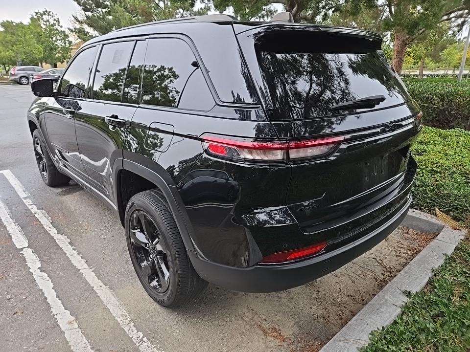 2023 Jeep Grand Cherokee Altitude AWD