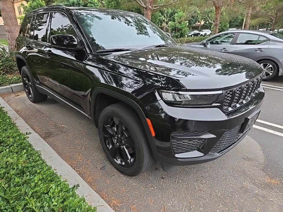 2023 Jeep Grand Cherokee Altitude AWD
