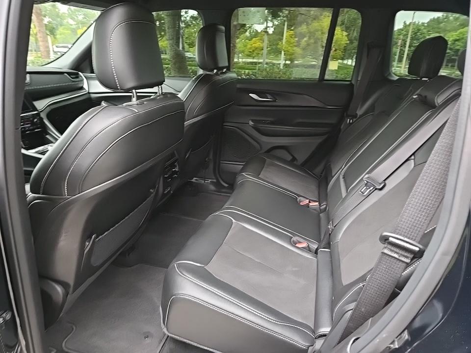 2023 Jeep Grand Cherokee Altitude AWD