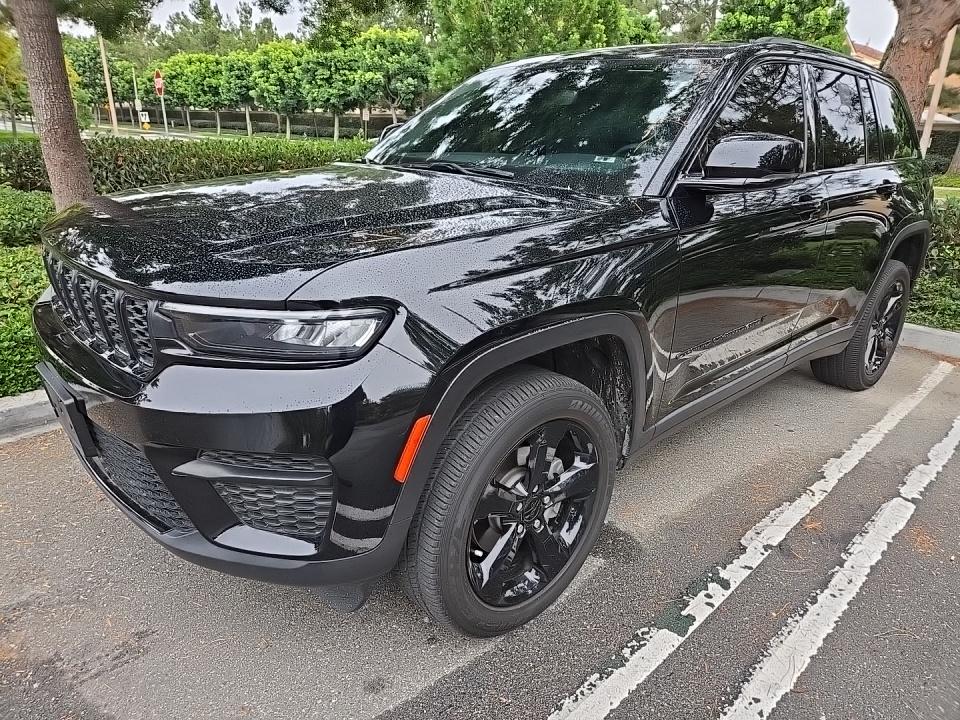 2023 Jeep Grand Cherokee Altitude AWD