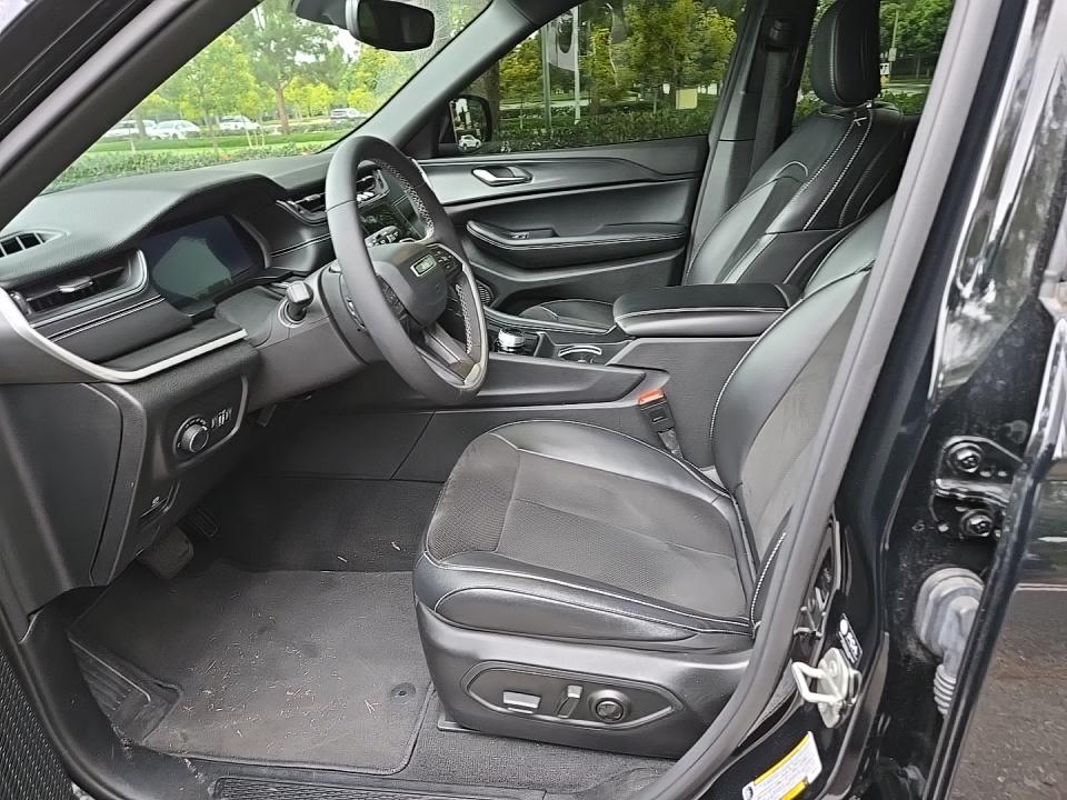 2023 Jeep Grand Cherokee Altitude AWD