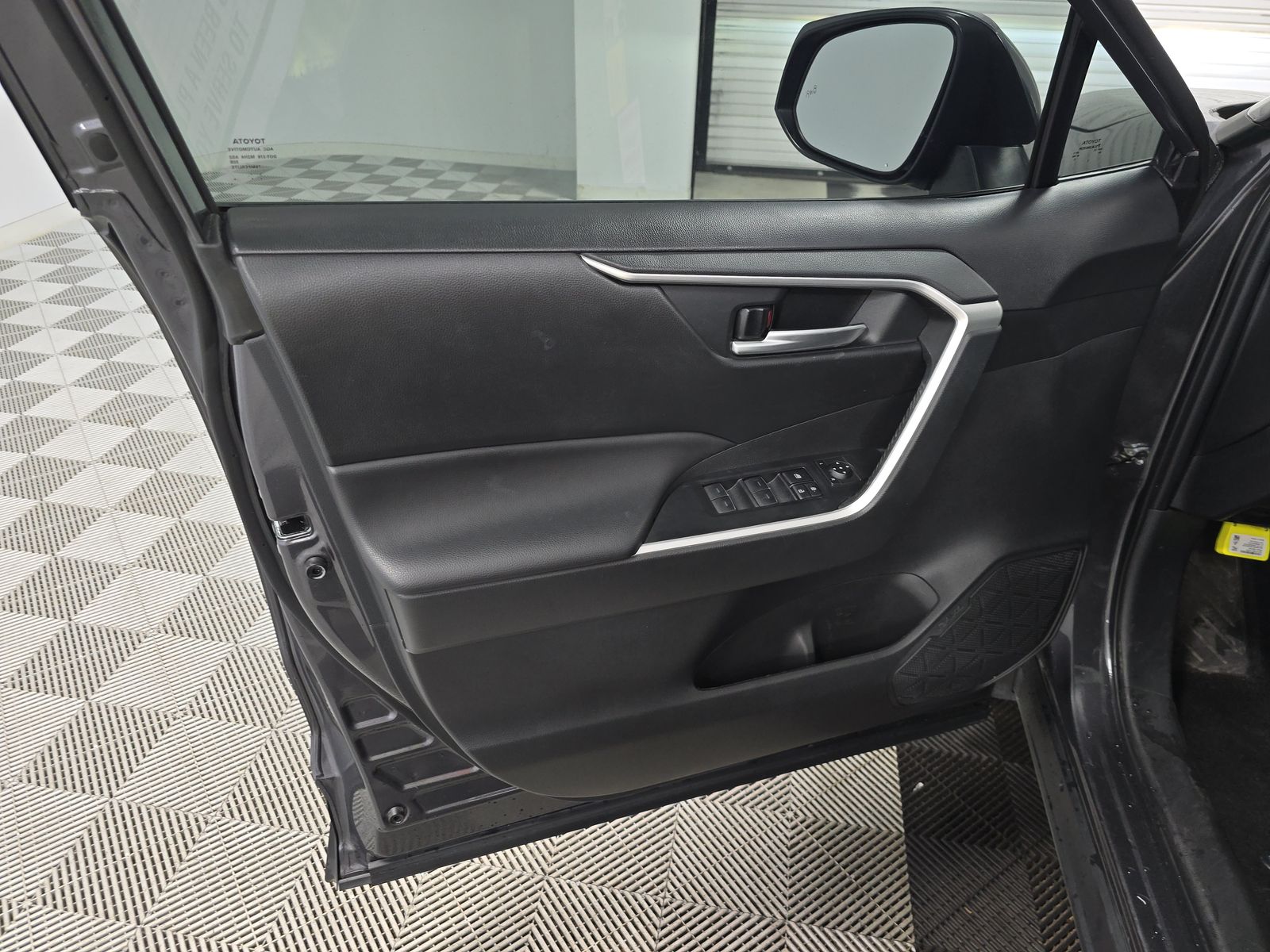 2024 Toyota RAV4 XLE Premium FWD