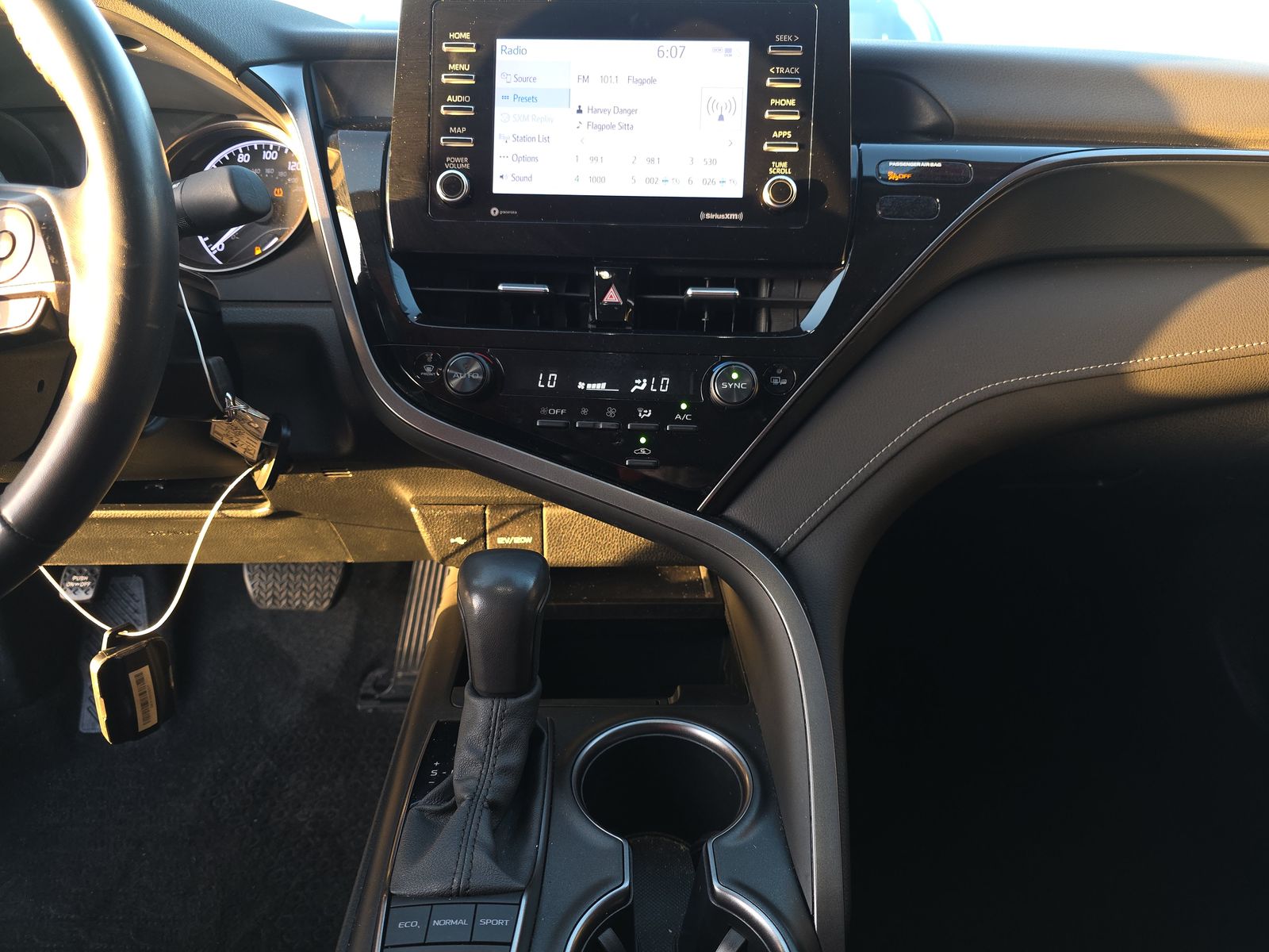 2024 Toyota Camry SE FWD