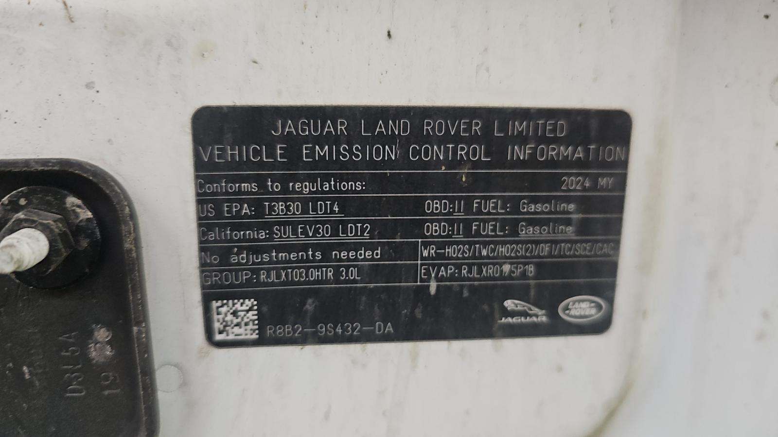 2024 Land Rover Defender 130 X-Dynamic SE AWD