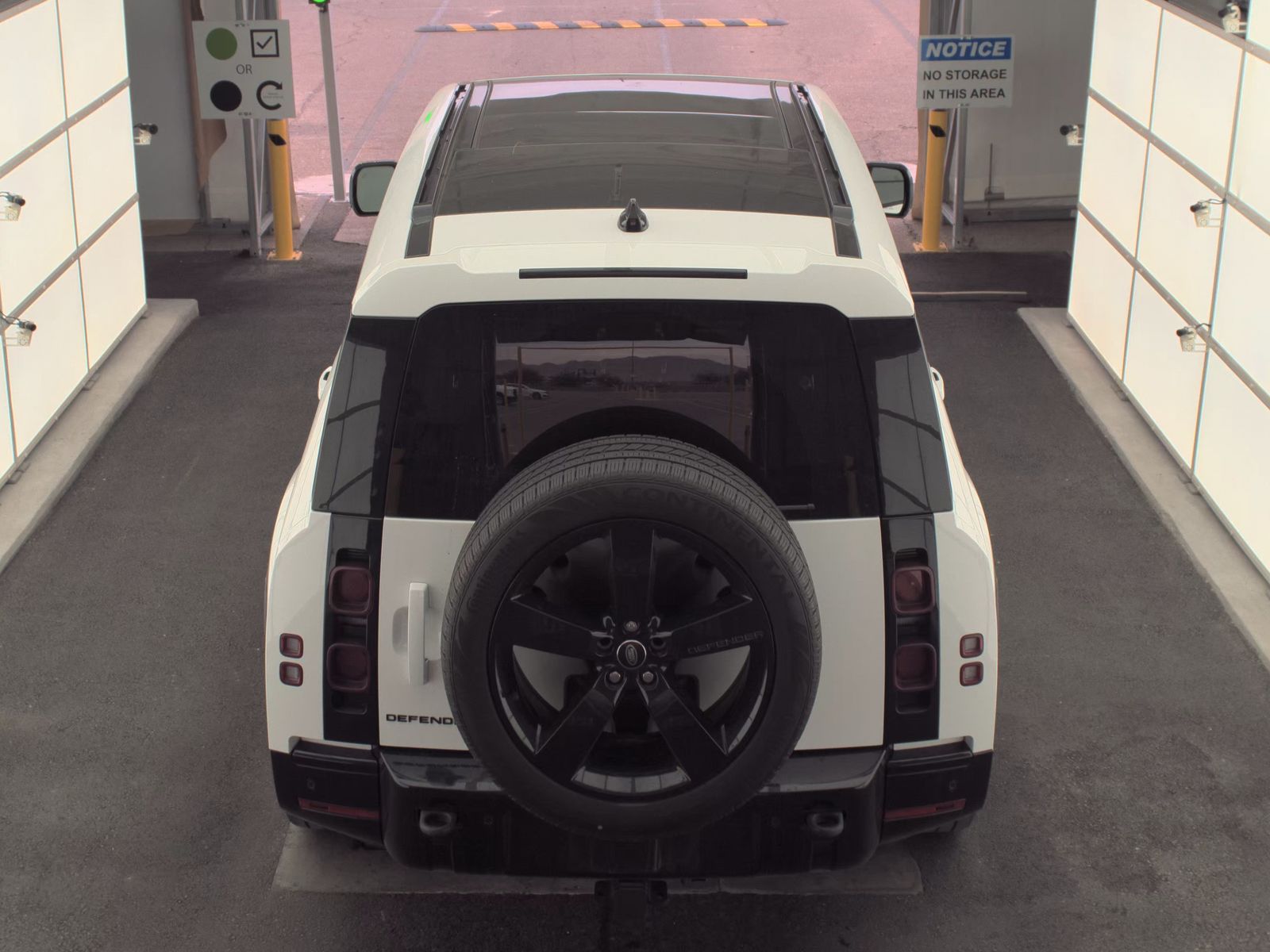 2024 Land Rover Defender 130 X-Dynamic SE AWD
