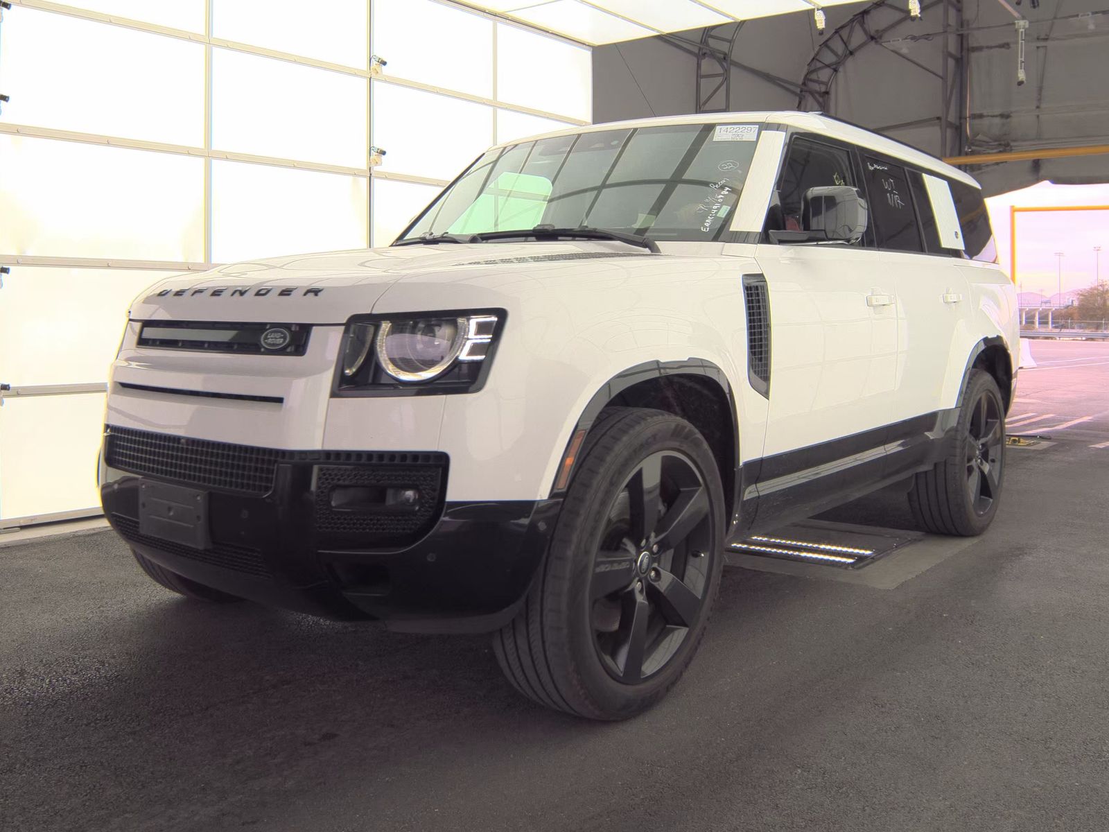 2024 Land Rover Defender 130 X-Dynamic SE AWD