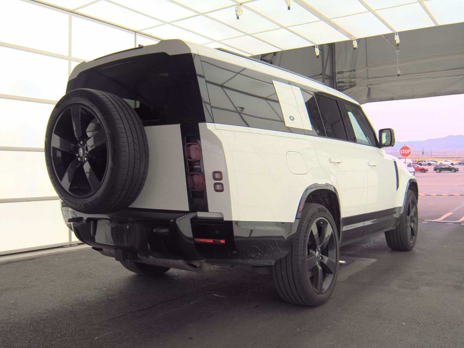 2024 Land Rover Defender 130 X-Dynamic SE AWD