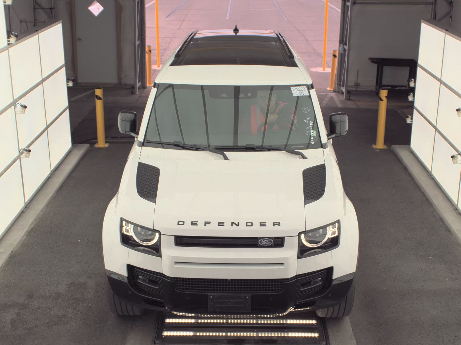 2024 Land Rover Defender 130 X-Dynamic SE AWD