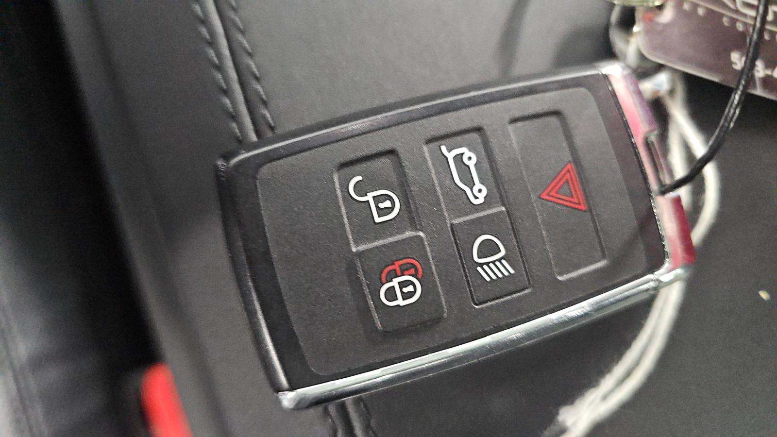 2024 Land Rover Defender 130 X-Dynamic SE AWD