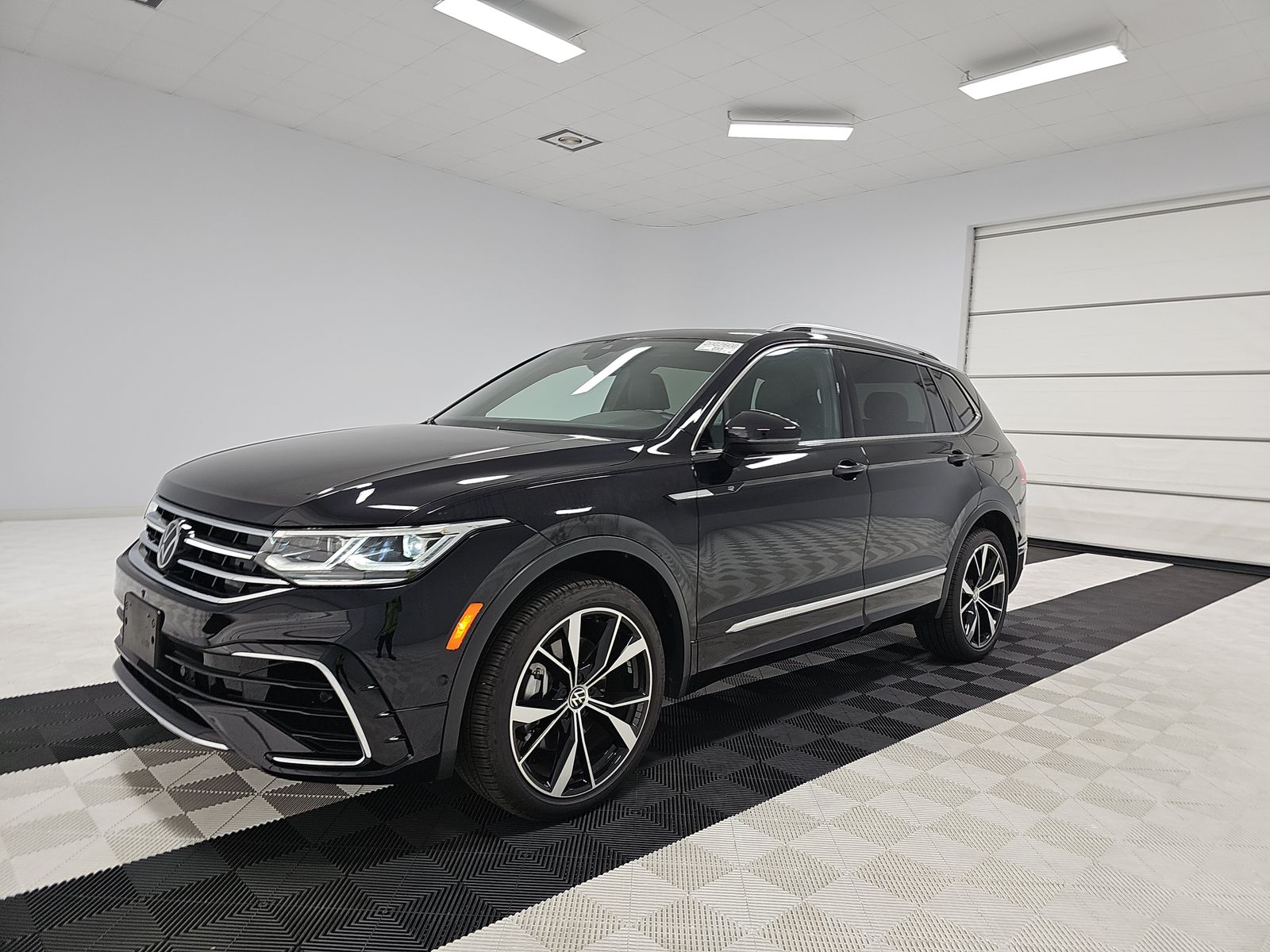 2024 Volkswagen Tiguan 2.0T SEL R-Line AWD