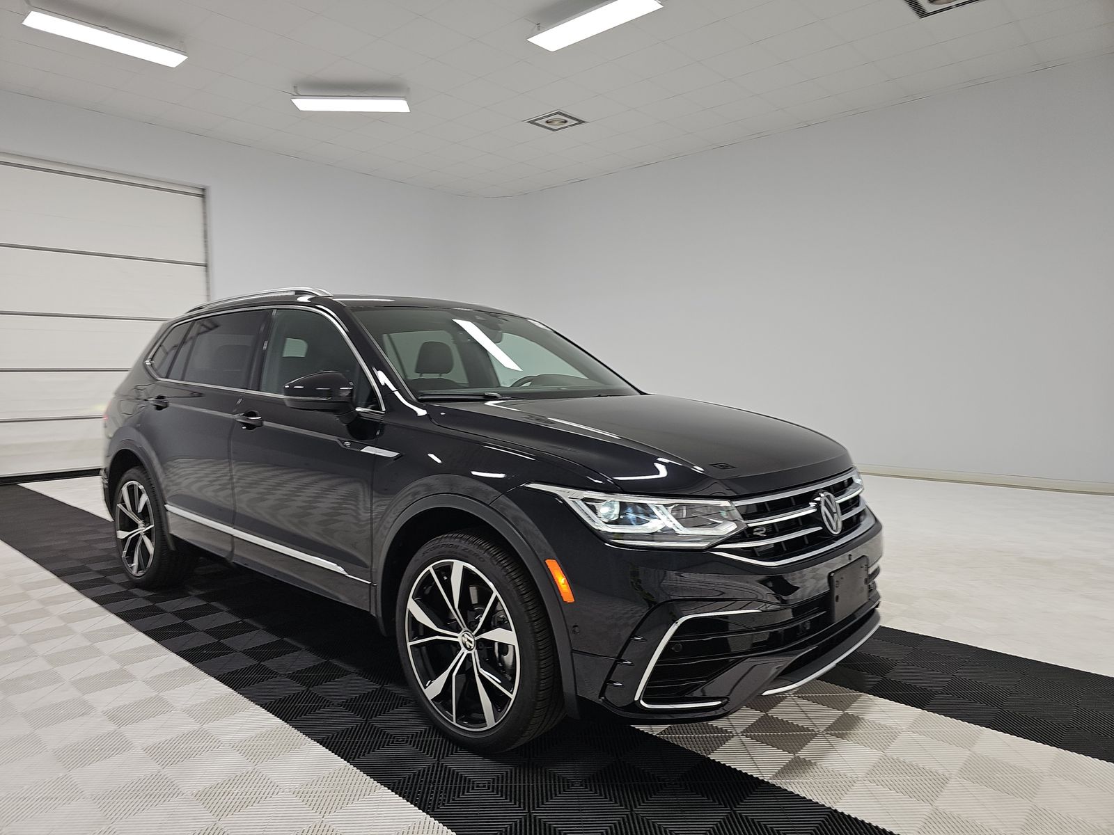 2024 Volkswagen Tiguan 2.0T SEL R-Line AWD