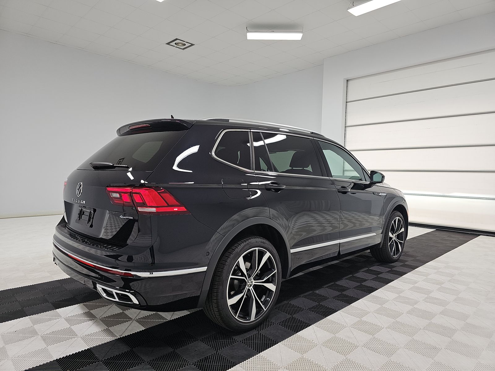 2024 Volkswagen Tiguan 2.0T SEL R-Line AWD