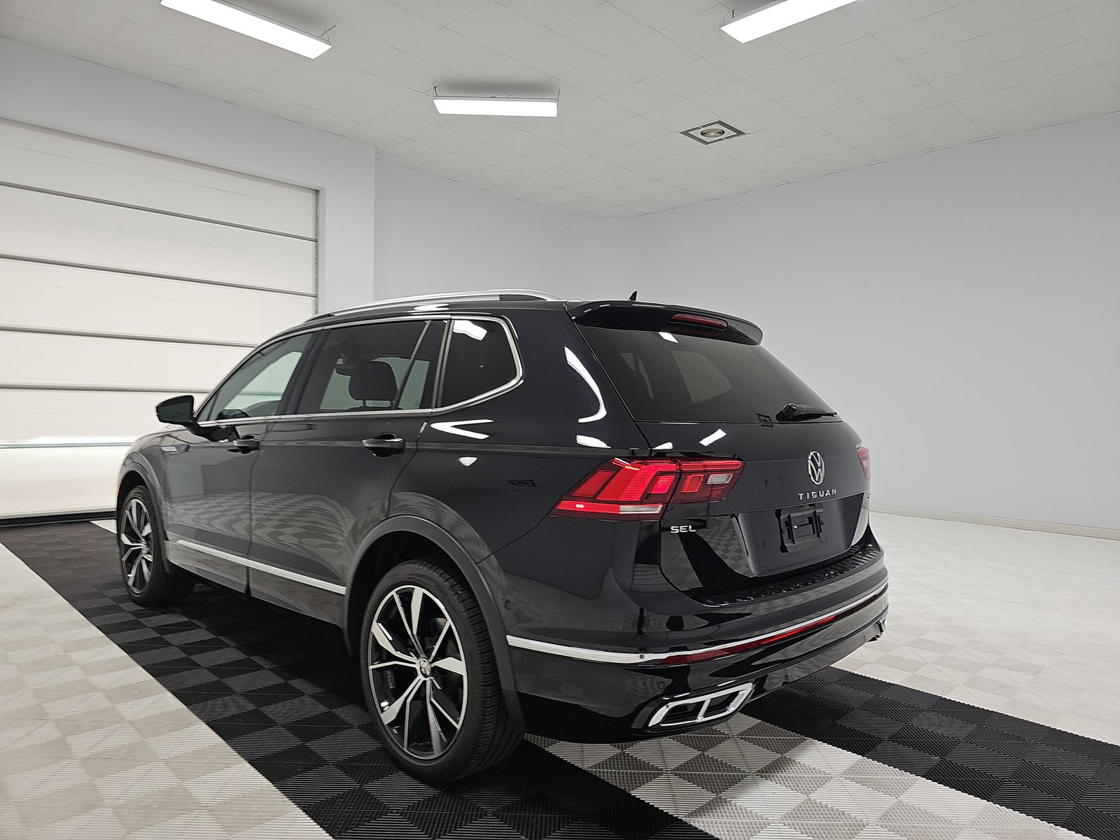 2024 Volkswagen Tiguan 2.0T SEL R-Line AWD