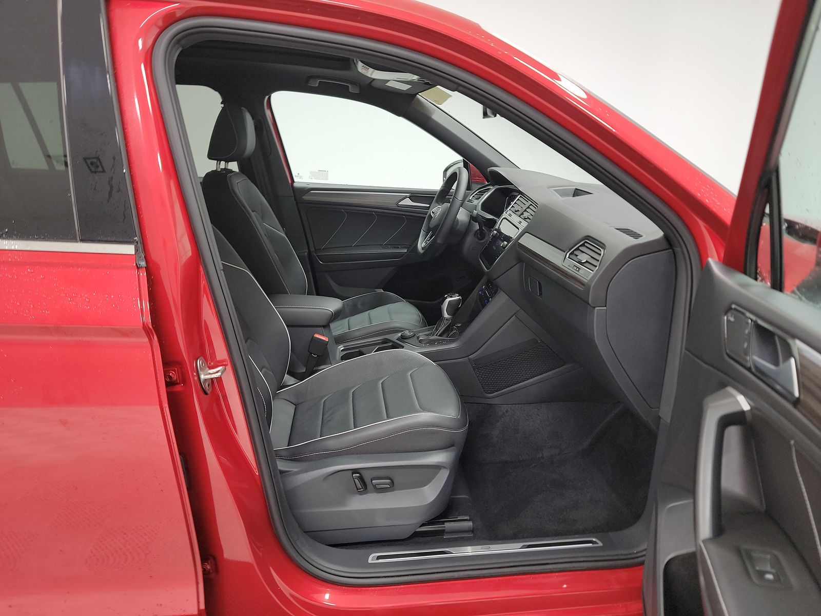 2024 Volkswagen Tiguan 2.0T SEL R-Line AWD