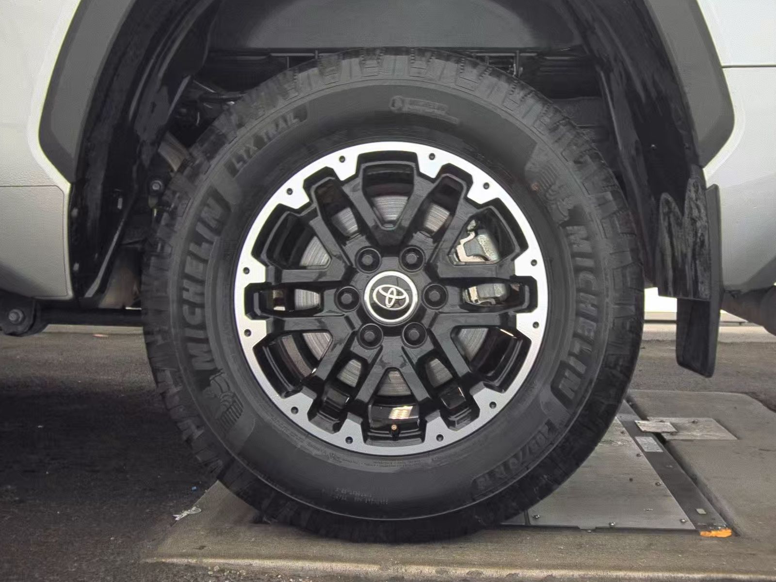 2024 Toyota Tundra SR5 AWD