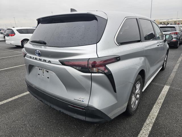 2024 Toyota Sienna LE FWD