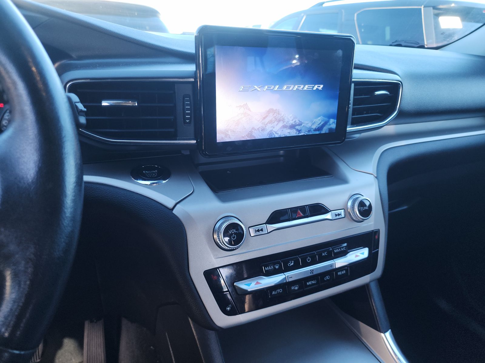 2023 Ford Explorer XLT AWD