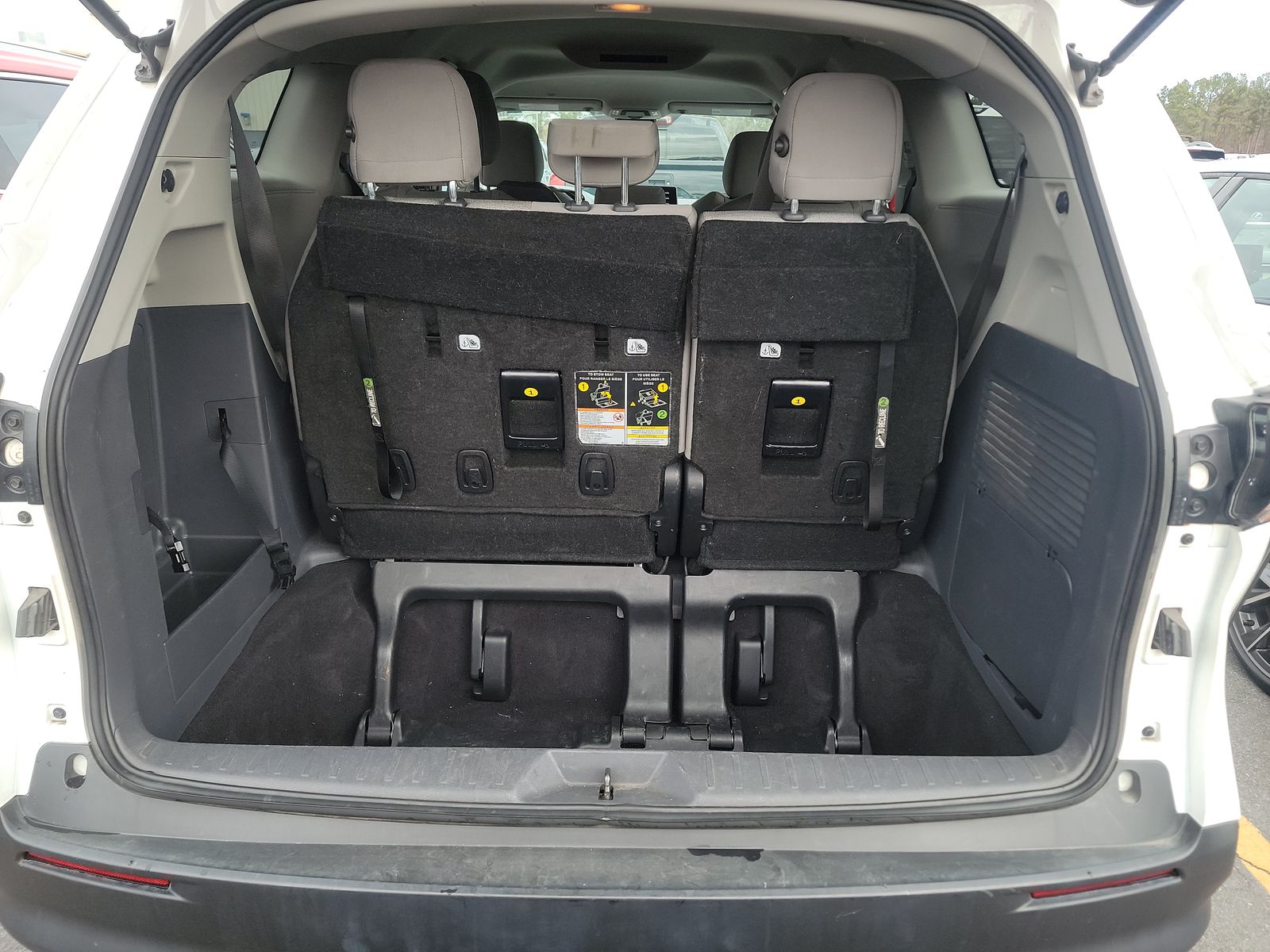 2024 Toyota Sienna LE FWD