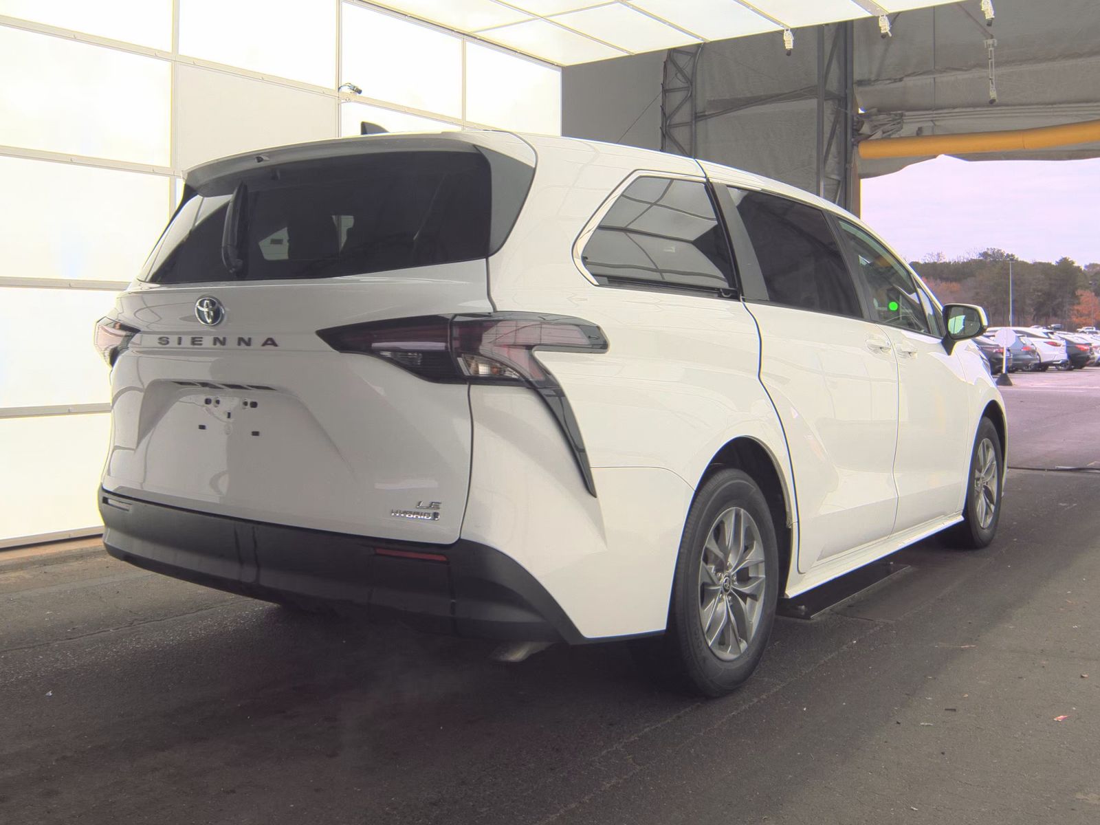 2024 Toyota Sienna LE FWD