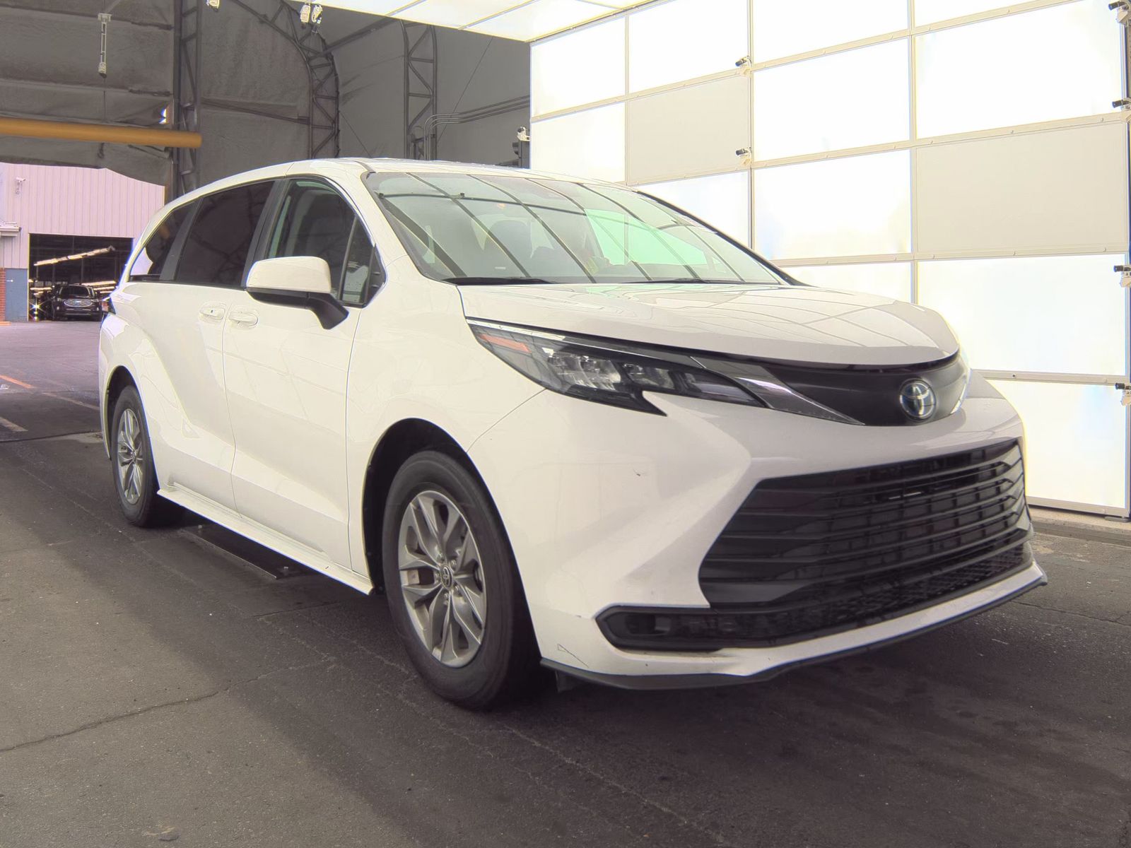 2024 Toyota Sienna LE FWD