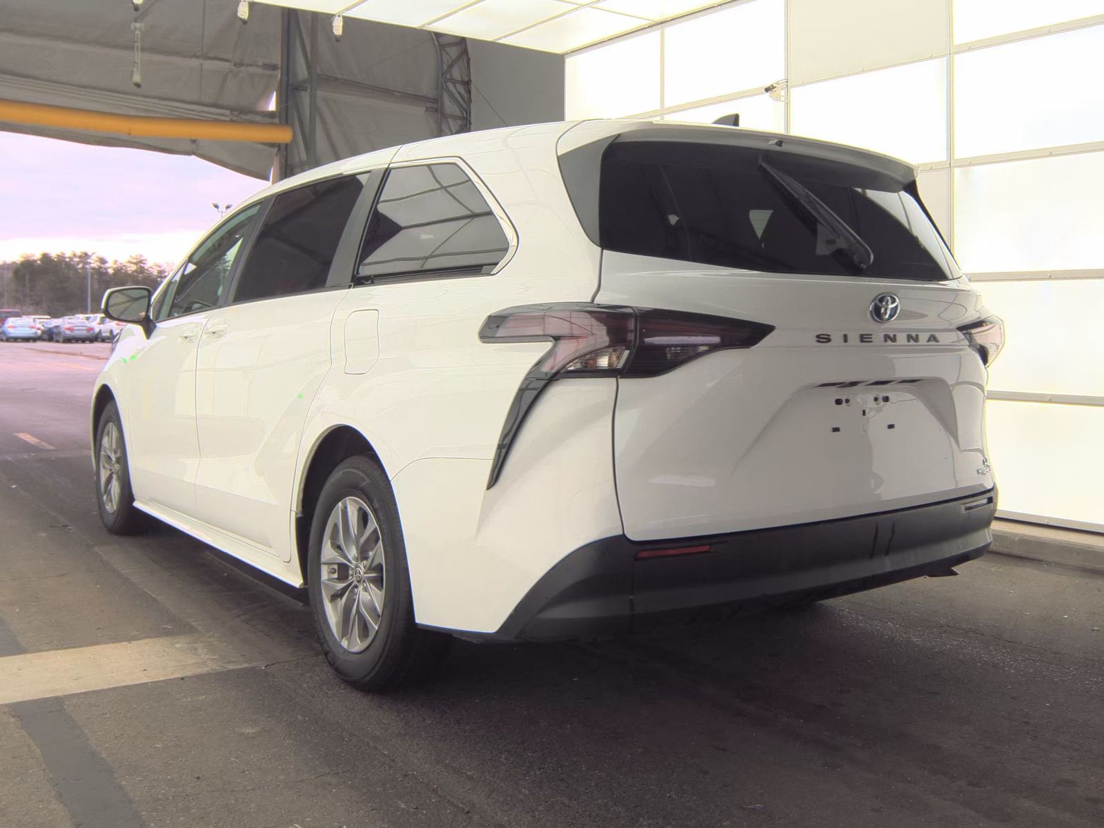2024 Toyota Sienna LE FWD