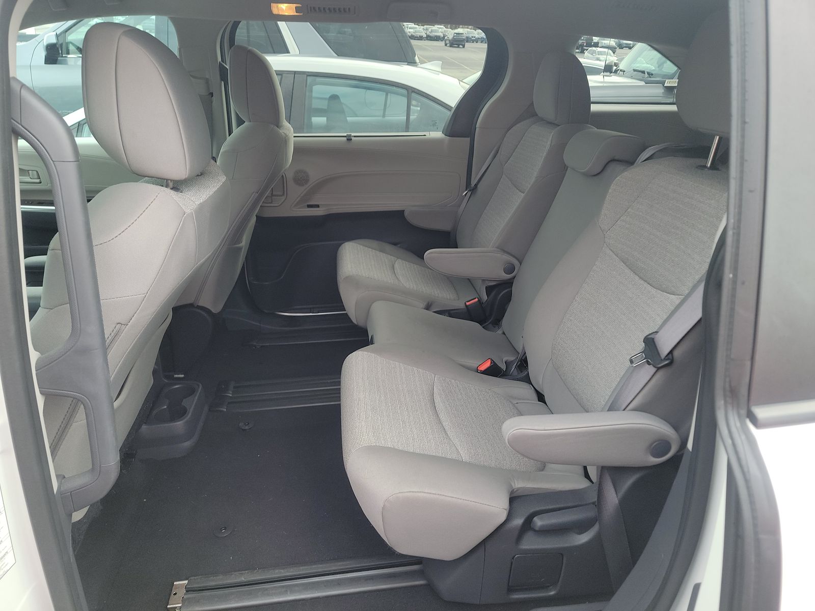 2024 Toyota Sienna LE FWD