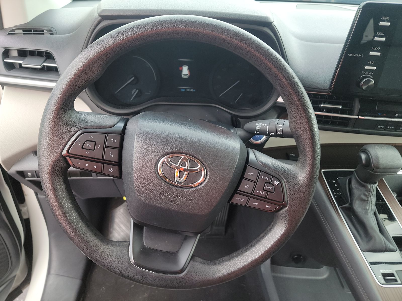 2024 Toyota Sienna LE FWD