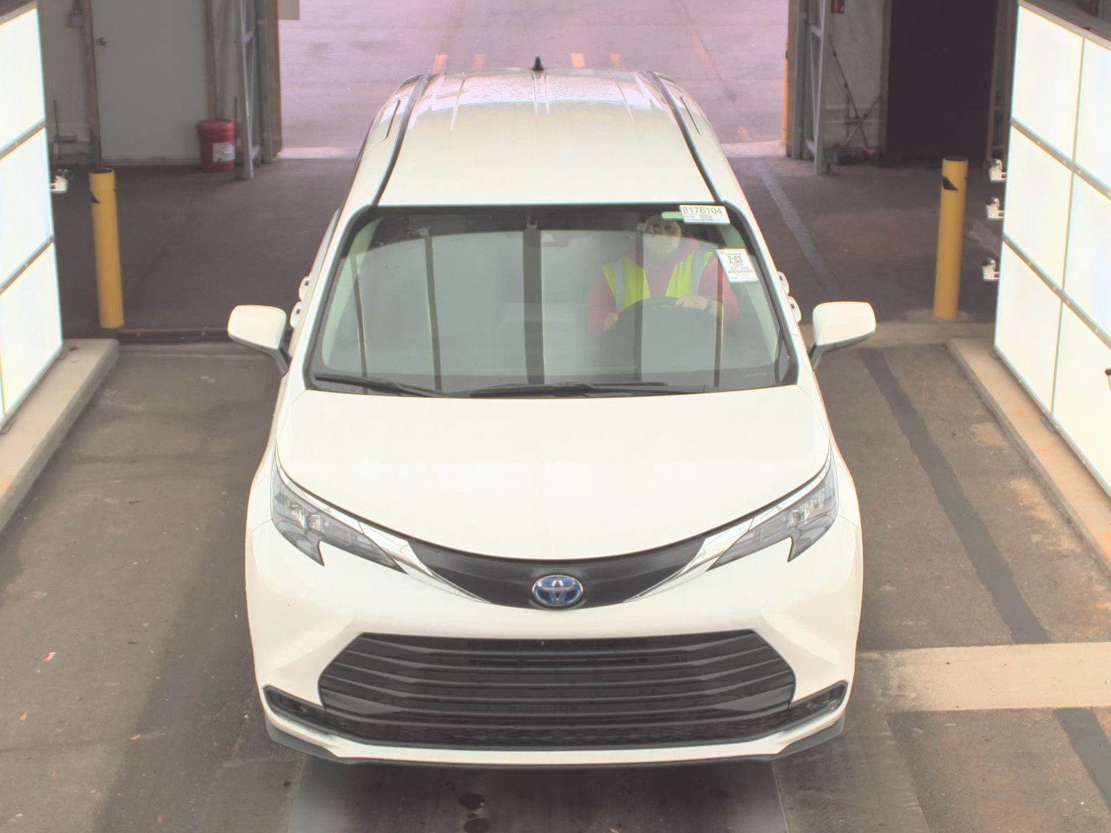 2024 Toyota Sienna LE FWD