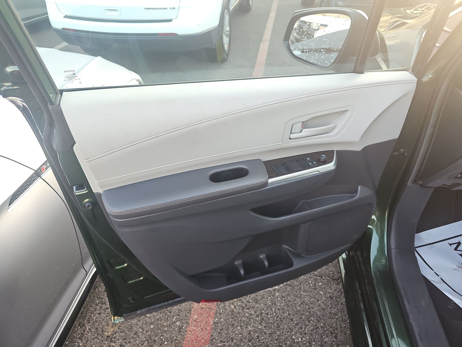 2024 Toyota Sienna LE FWD