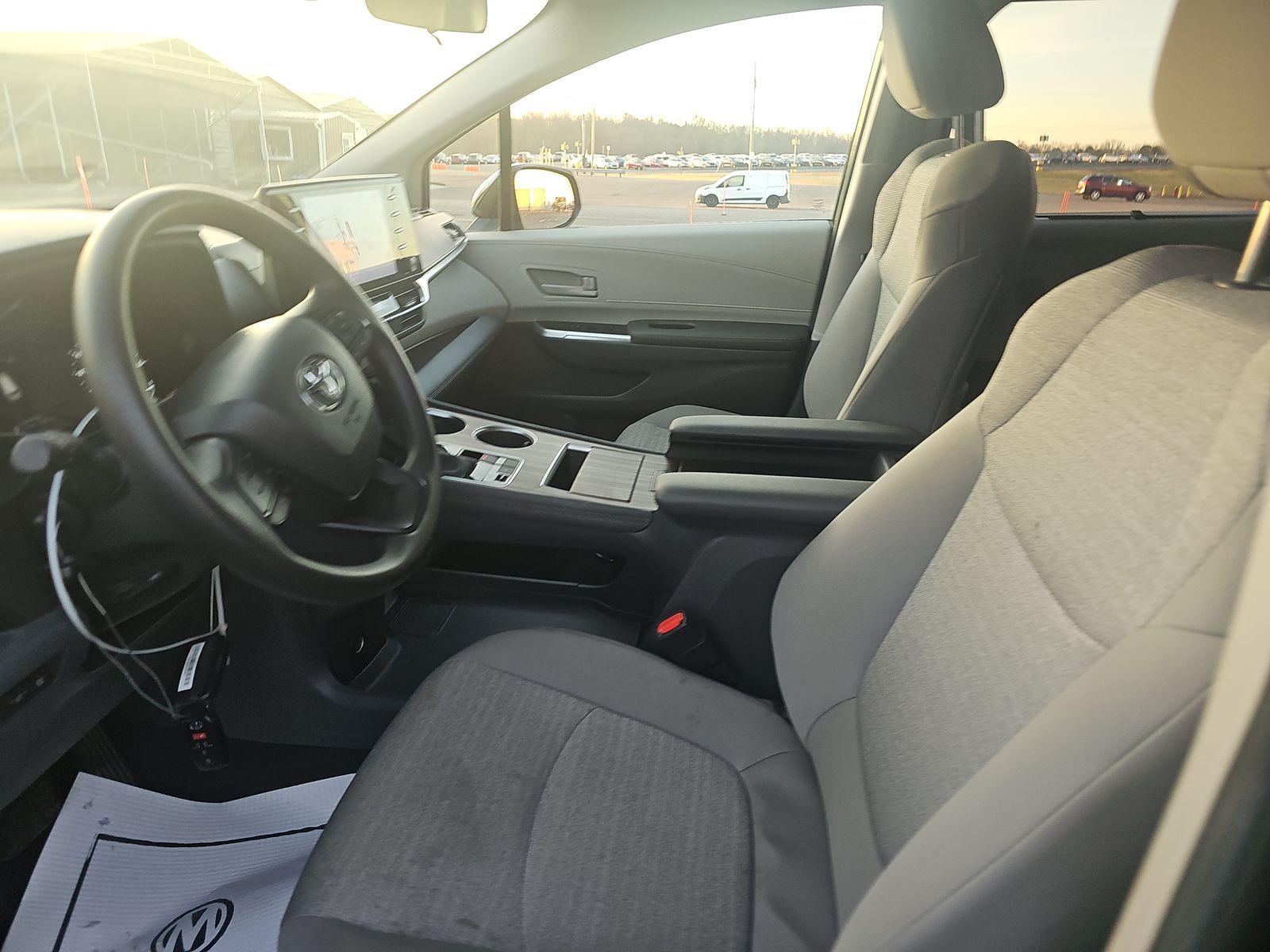 2024 Toyota Sienna LE FWD