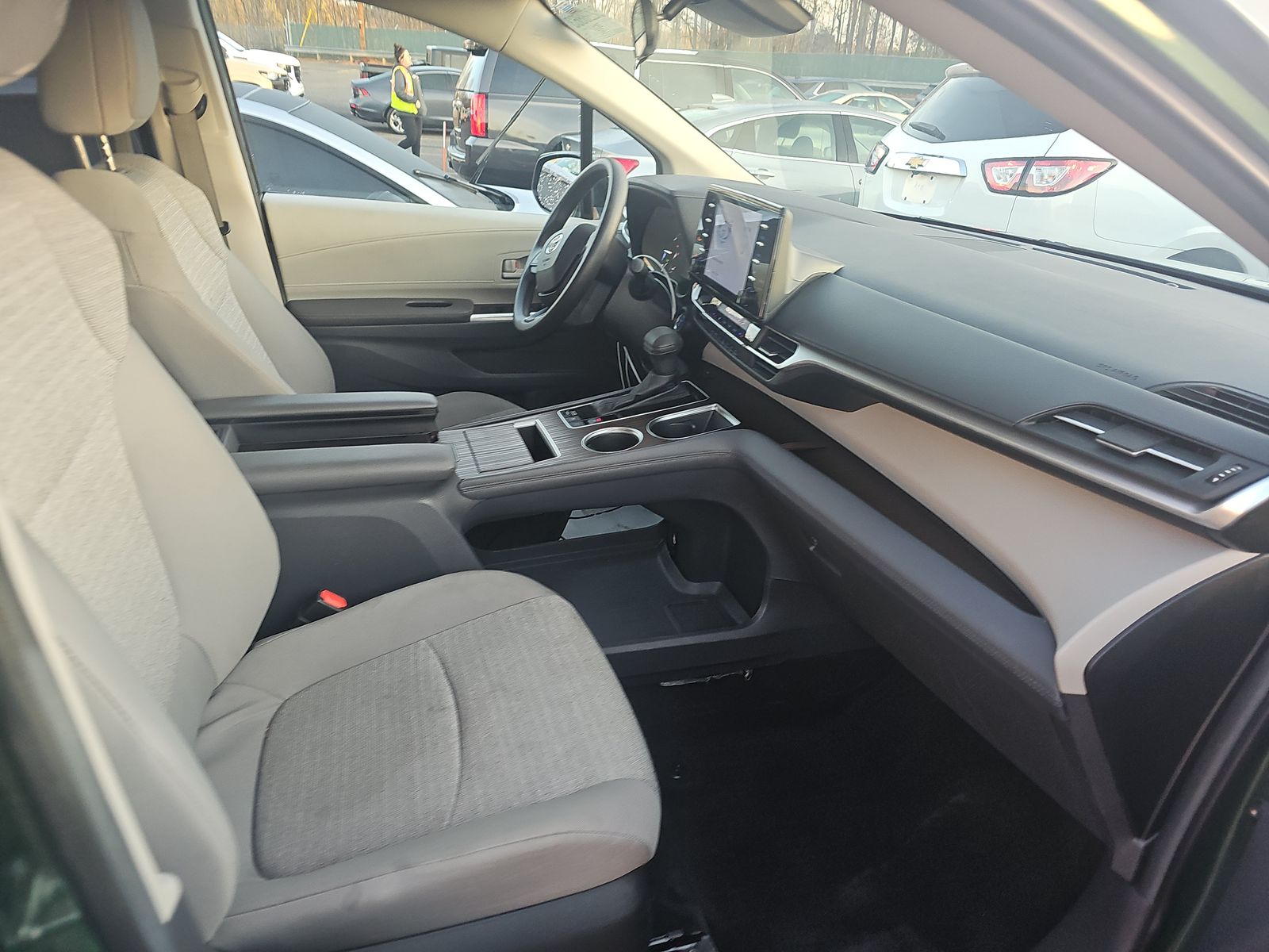 2024 Toyota Sienna LE FWD