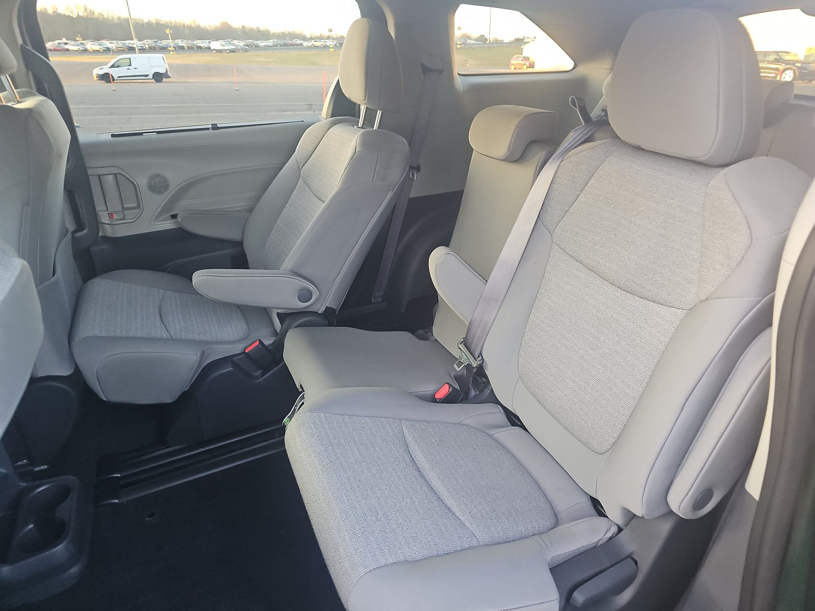 2024 Toyota Sienna LE FWD