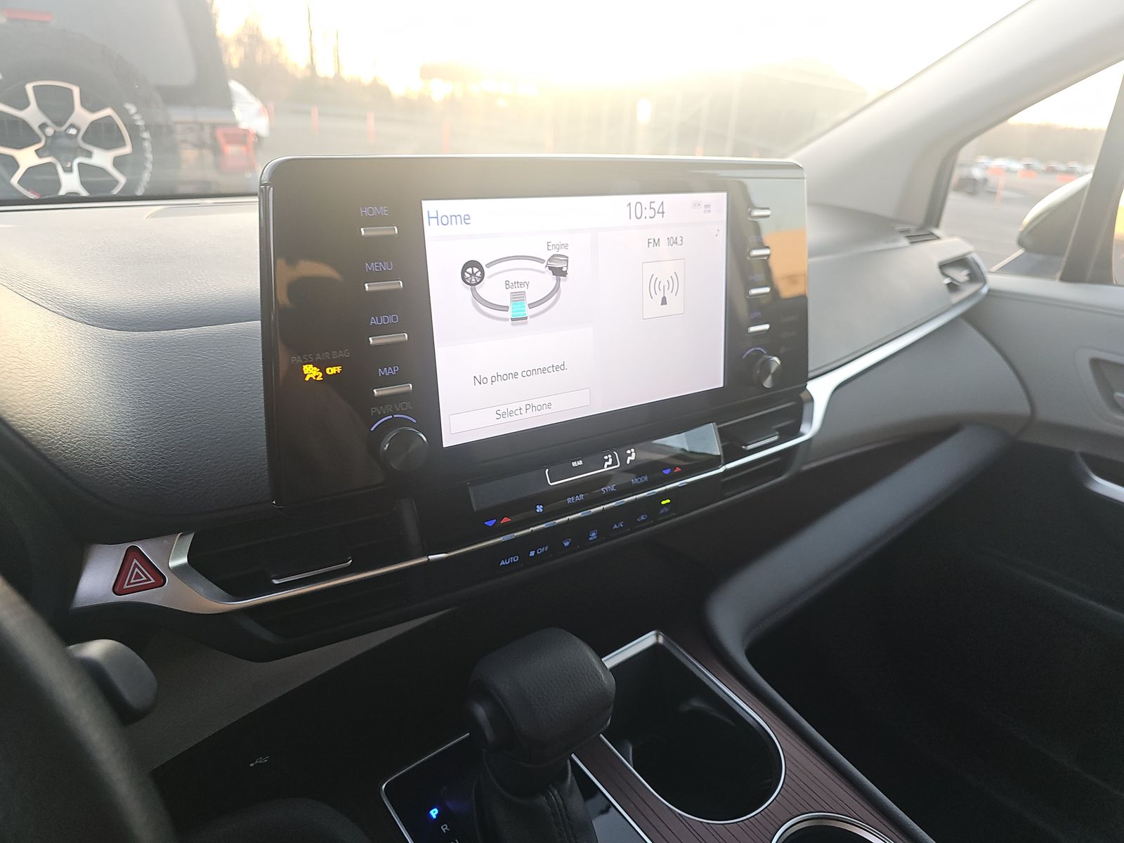 2024 Toyota Sienna LE FWD