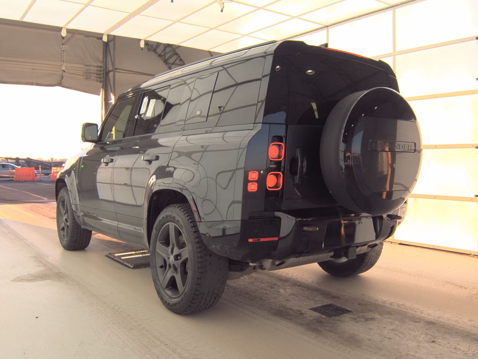 2024 Land Rover Defender 110 X-Dynamic SE AWD