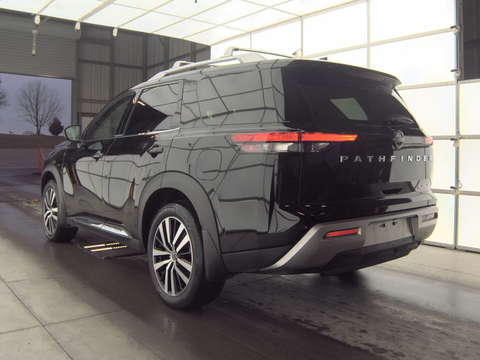 2024 Nissan Pathfinder Platinum FWD