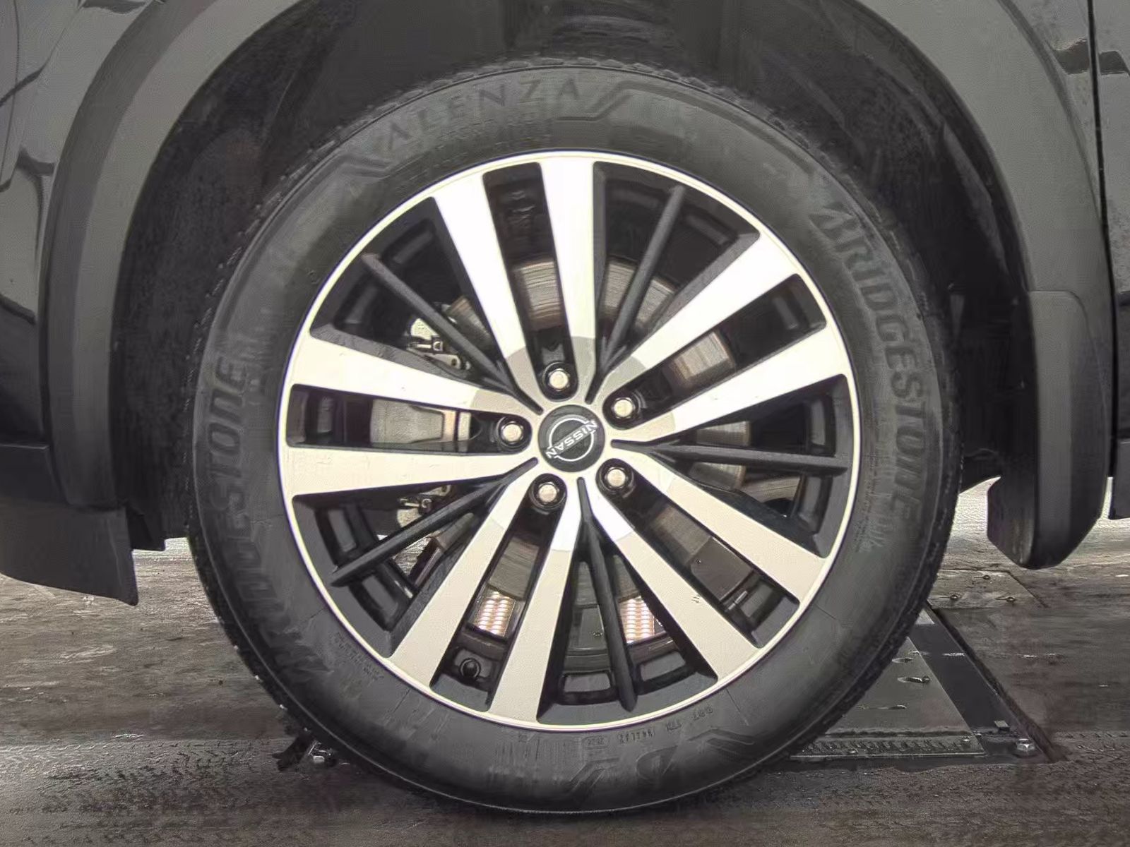 2024 Nissan Pathfinder Platinum FWD