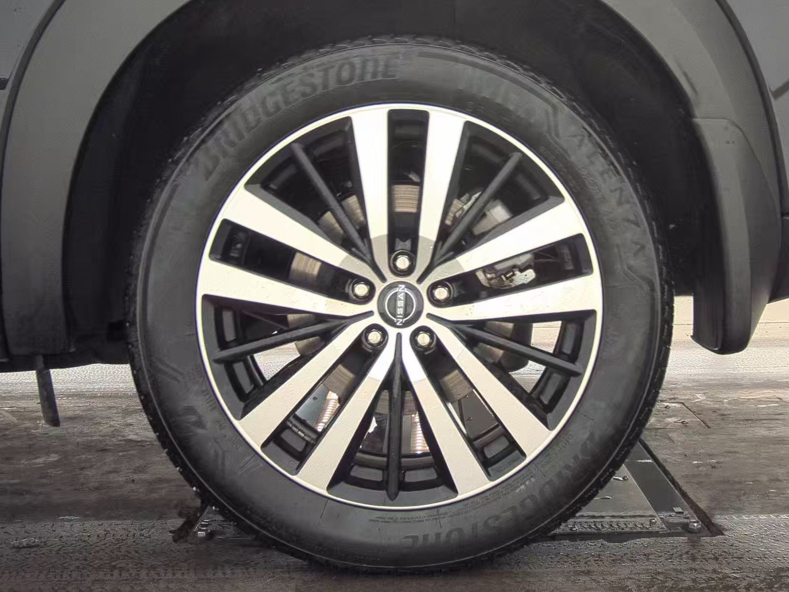 2024 Nissan Pathfinder Platinum FWD